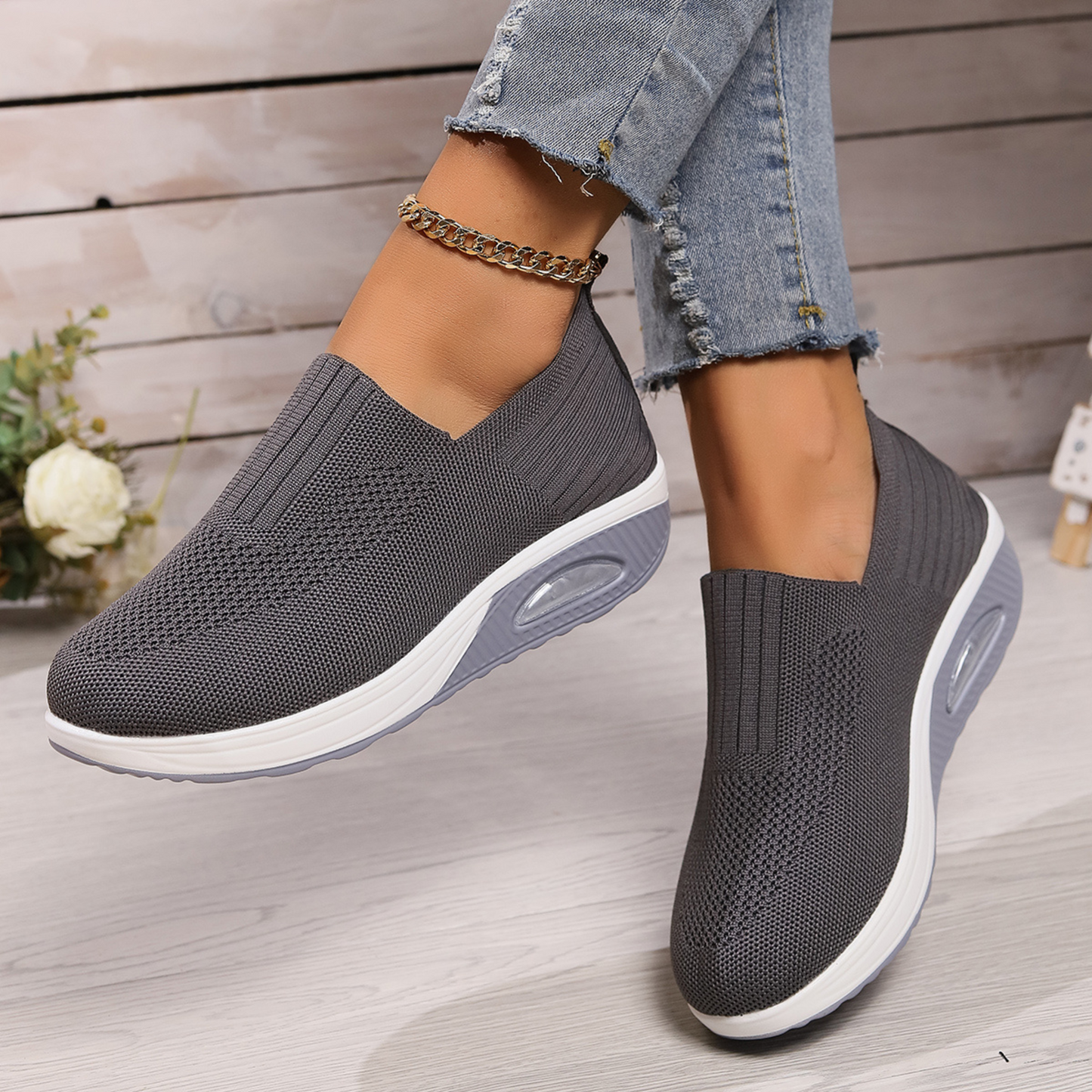 Hawk - Orthopedic pain-relieving shoes