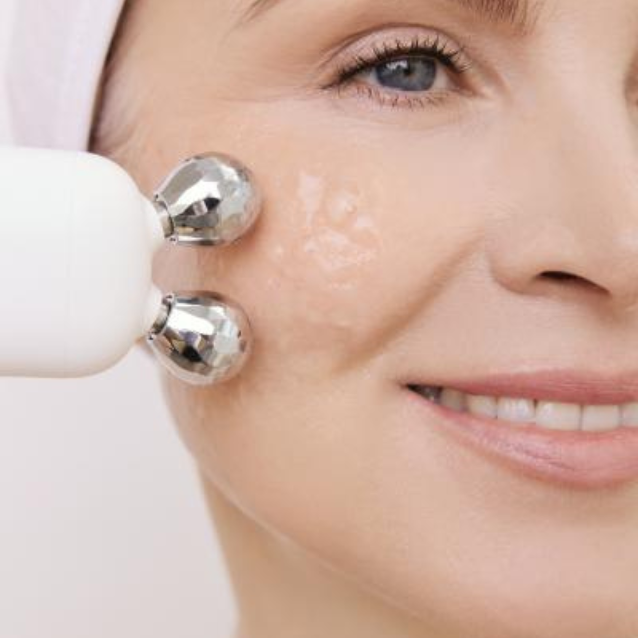 BeautyPulse - 3-in-1 Rejuvenation Device for Radiant Skin