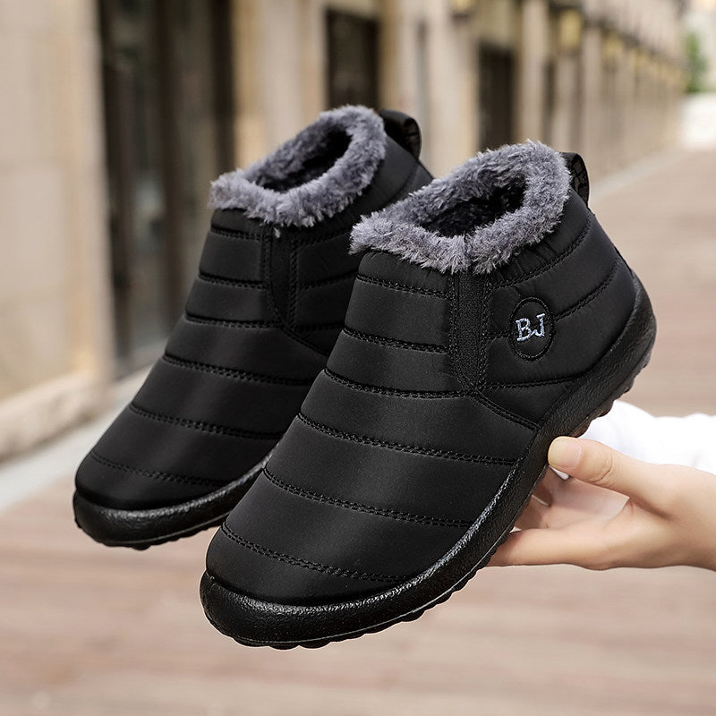 Ergonomic snow boots