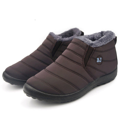 Ergonomic snow boots