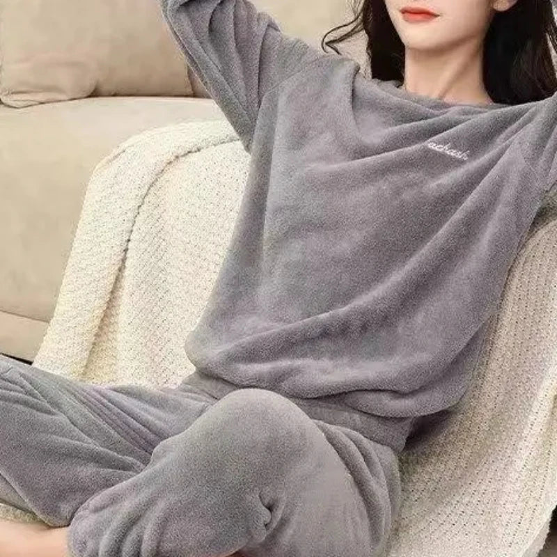 Montelac Plush Two Piece Set