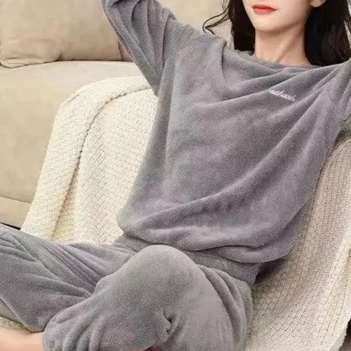 Montelac Plush Two Piece Set